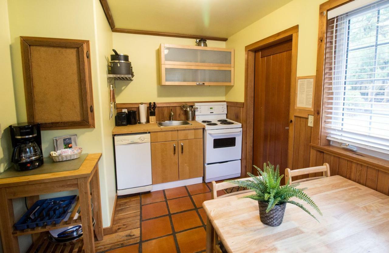 Reef Point Cottages Ucluelet Buitenkant foto